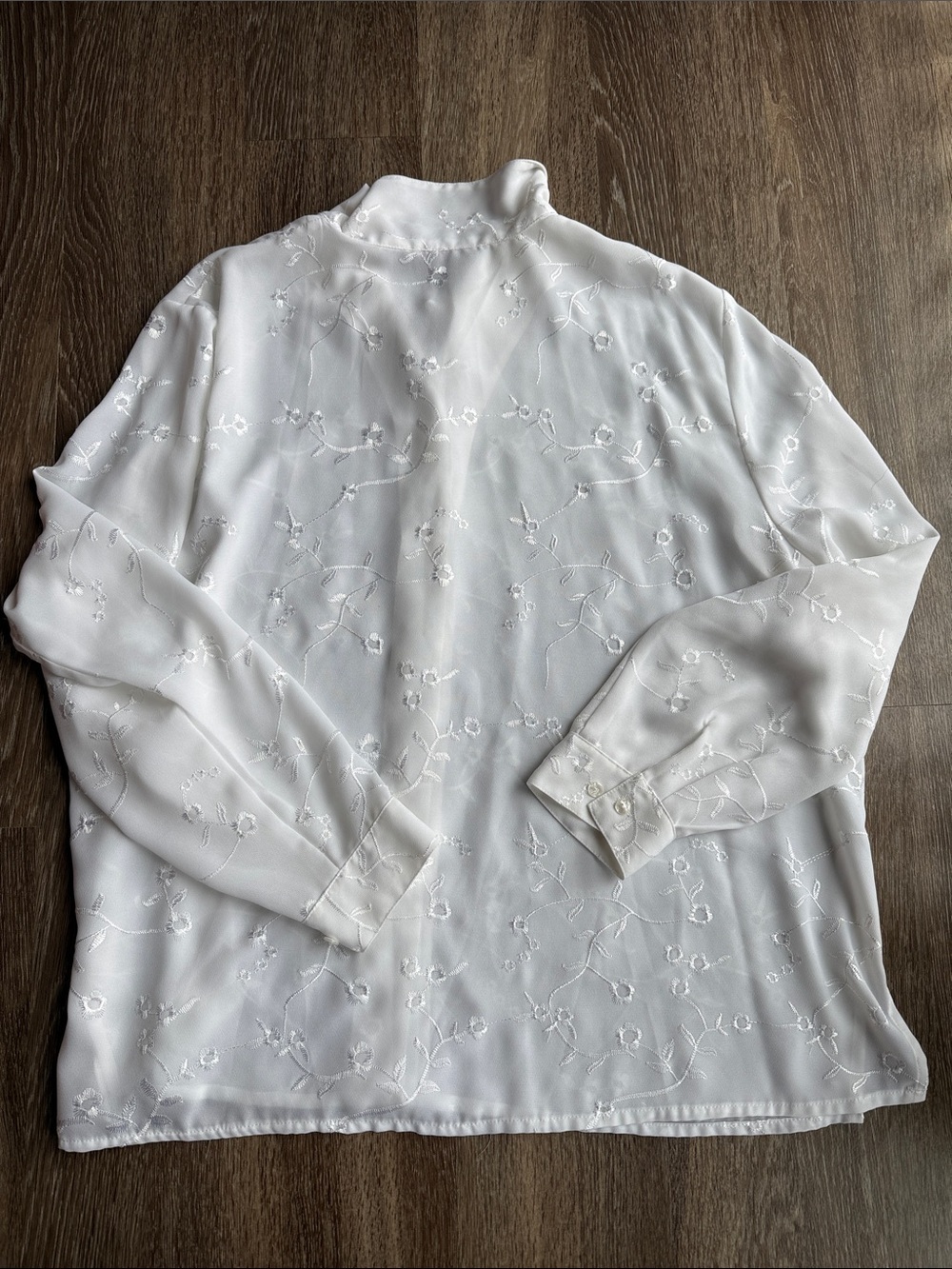 💥White Embroidered Sheer Button Front Blouse💥 - Picture 7 of 7